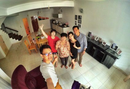 Raymond Ong and Effye Ang walk around with Mum Ng Siok Gek in Malaysia 和妈妈逛街 A15